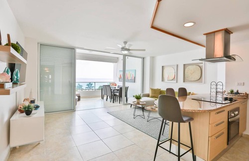 Villas Del Mar Apartment | Beachside 2-Bedroom Apartment with Ocean View & Pool