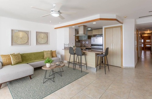 Villas Del Mar Apartment | Beachside 2-Bedroom Apartment with Ocean View & Pool