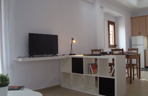 Aristotelis House | Beachfront Maisonette in Ierissos with Pool and Ocean View