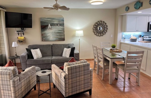 South Padre Island Condo | Beachfront Retreat with Ocean Views and Pool Access
