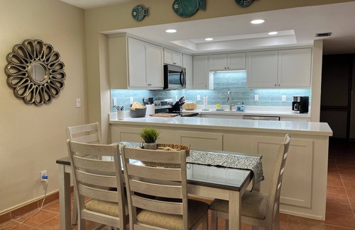 South Padre Island Condo | Beachfront Retreat with Ocean Views and Pool Access