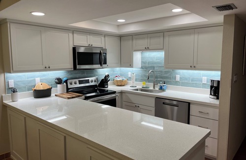 South Padre Island Condo | Beachfront Retreat with Ocean Views and Pool Access