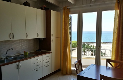 Torre San Giovanni House | Beachfront Retreat: 10/10 Rated, Steps from the Ocean