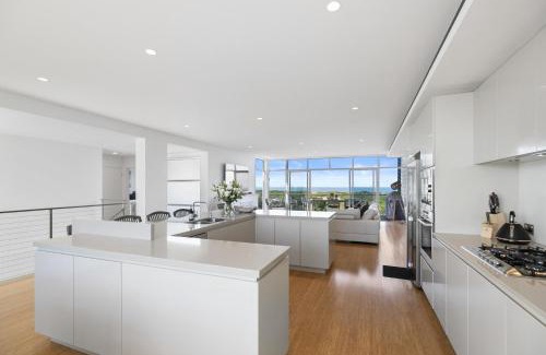 Magenta Shores House | Beachfront Haven Magenta