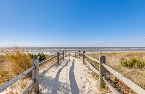 Villas House | Beachfront Home about 7 Mi to Cape May!