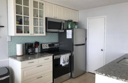 Bermuda Beach House | Beachfront Getaway with Ocean View & Spa Access