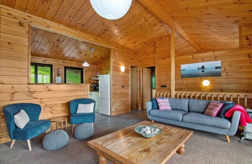 Collingwood House | Beachfront Retreat with Pets Welcome & Ocean Views