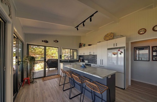 Long Beach House | Beachfront Oasis: Relax in Paradise with Ocean Views