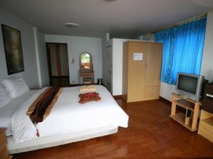 Cha-am House | Oceanfront Retreat at Beachfront Hotel Cha Am
