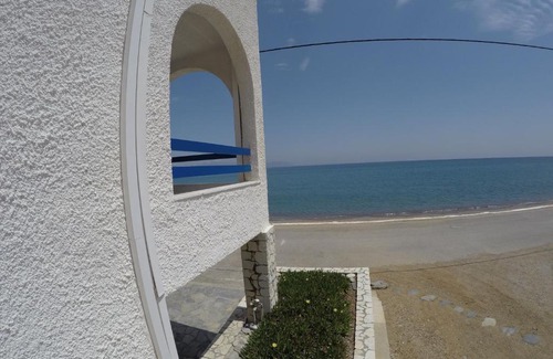 Agia Pelagia House | Beachfront House in Agia Pelagia: Your Coastal Getaway