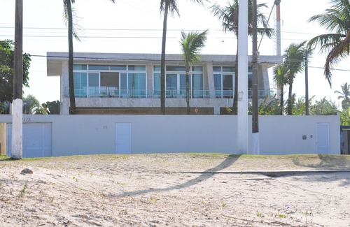 Jardim Virginia House | Seaside Retreat: Beachfront House in Guaruja with 9 Suites
