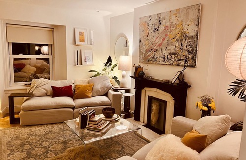 Sandycove House | Beachfront Retreat: Pet-Friendly with Breakfast Included
