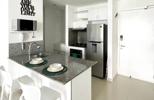 La Boquilla Condo | Beachfront + King Bed + 2X Wifi + Morros Ultra