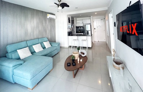 La Boquilla Condo | Beachfront + King Bed + 2X Wifi + Morros Ultra