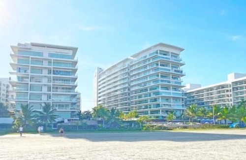 La Boquilla Condo | Beachfront + King Bed + 2X Wifi + Morros Ultra