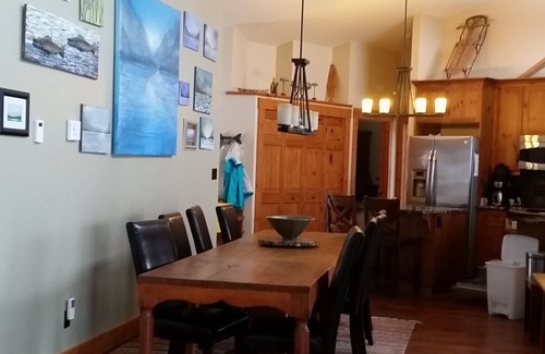 Proctor House | Beachfront Retreat at Kootenay Lake - Pet Friendly & Pool