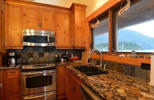 Proctor House | Beachfront Retreat at Kootenay Lake - Pet Friendly & Pool