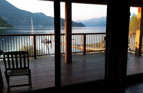 Proctor House | Beachfront Retreat at Kootenay Lake - Pet Friendly & Pool