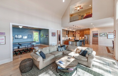 Bowling Green House | Unforgettable Beachfront Lakehouse Retreat on Lake Wylie