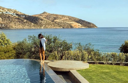 Agios Nikolaos Villa | Beachfront Linum Escape: Great Amenities with Top Reviews