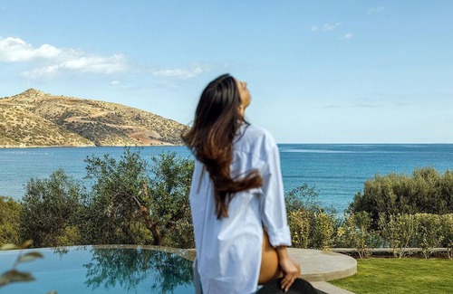 Agios Nikolaos Villa | Beachfront Linum Escape: Great Amenities with Top Reviews