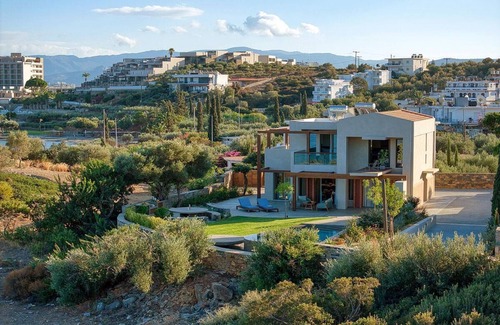 Agios Nikolaos Villa | Beachfront Linum Escape: Great Amenities with Top Reviews