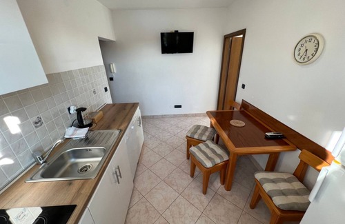 Simuni Apartment | Beachfront Lovro Apartment: Family-Friendly with Breakfast