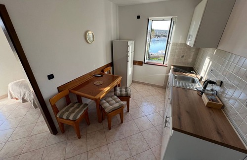 Simuni Apartment | Beachfront Lovro Apartment: Family-Friendly with Breakfast