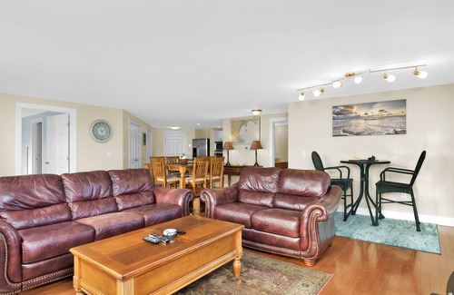 Old Orchard Beach Condo | Elegant Oceanfront Grand Victorian Condo with Pier Views