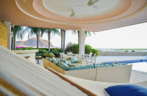 San Juan del Sur Villa | Beachfront Villa with Ocean View & Private Pool, Rated 10/10