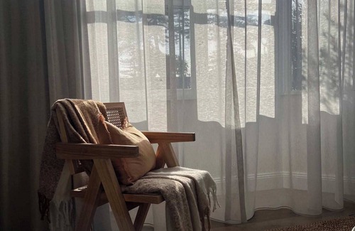 Brighton House | Oceanfront Escape: 10/10 Rated Near Iconic Beach Boxes