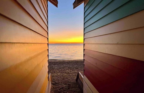 Brighton House | Oceanfront Escape: 10/10 Rated Near Iconic Beach Boxes