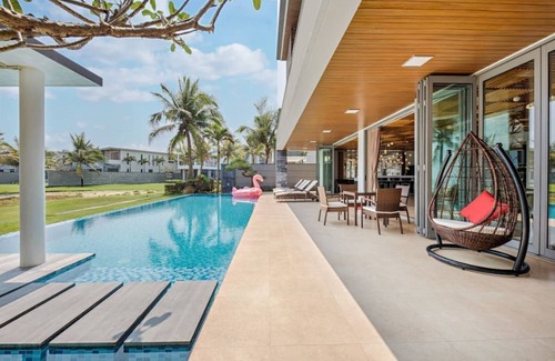 Ngu Hanh Son House | Beachfront 8-BDR Villa with Pool & Spa at Ocean Villas