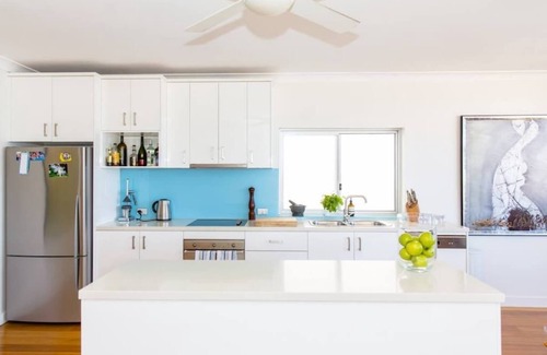 North Bondi Apartment | Oceanfront Retreat with 3 Beds and Breathtaking Views