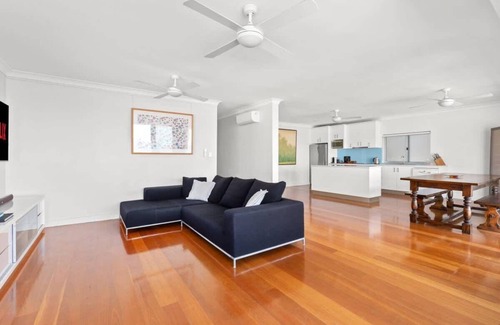 North Bondi Apartment | Oceanfront Retreat with 3 Beds and Breathtaking Views
