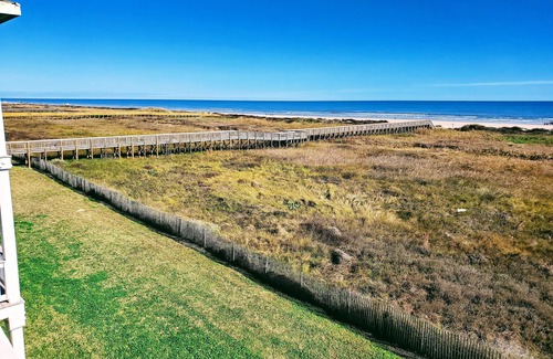 Galveston House | Beachfront Dream House with Pool & Ocean Views - 10/10 Rated