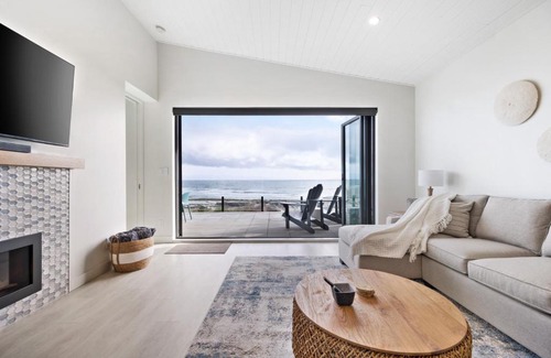Black Creek Apartment | Pet-Friendly Beachfront Suite at THE BEACH HOUSE, Rated 9.8