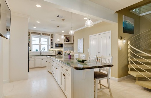 Sands Of Kahala Beach House | Beachfront Retreat with Ocean Views & Dog-Friendly Amenities