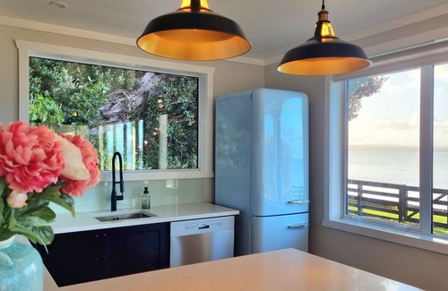 Clarks Beach Cottage | Beachfront Escape: Pet-Friendly with Ocean Views & Spa