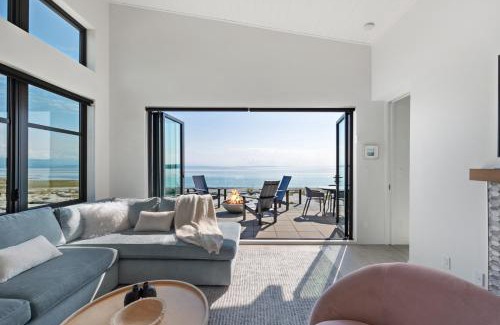 Black Creek House | Oceanfront Suite at THE BEACH HOUSE with Private Beach Access