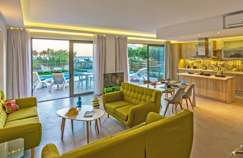 Plakias Villa | Beachfront Villa in Plakias with Private Pool & Dining Options
