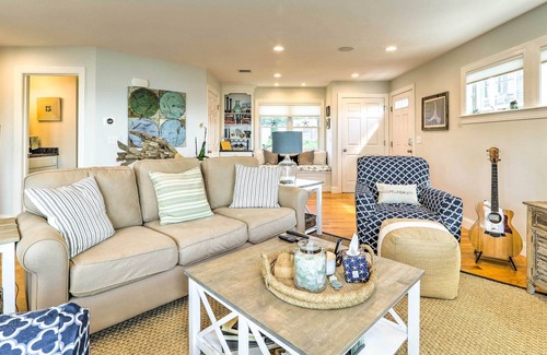Mattapoisett Center House | Beachfront Mattapoisett Retreat w/ Fire Pit!