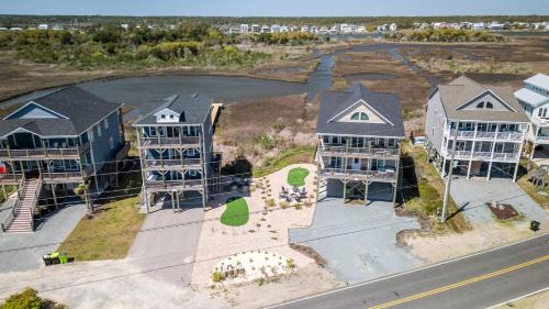 North Topsail Beach House | Beachfront Memories by Sea Scape Properties