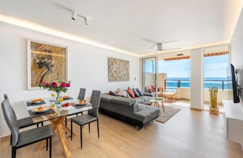Fuengirola City Centre Apartment | Beachfront Apartment with Panoramic Sea Views in Fuengirola