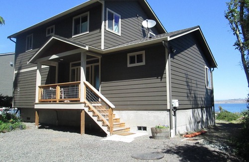 Diamond Point House | Cozy Beachfront Home with Ocean Views at Diamond Point