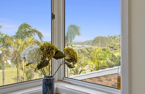 Kiama Downs House | Beachfront Oasis at Jones Beach Kiama with Ocean Views