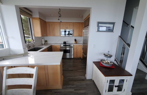 Downtown Monterey Condo | Oceanfront Escape with Heated Pool & Pet-Friendly Vibes