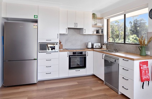 Malua Bay Apartment | Beachfront Oasis: Family-Friendly with Ocean Views & Spa