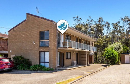 Malua Bay Apartment | Beachfront Oasis: Family-Friendly with Ocean Views & Spa