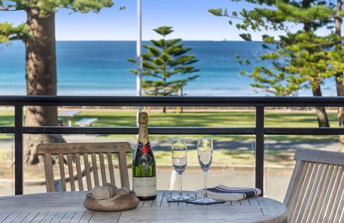 Manly Apartment | Beachfront Getaway on the Golden Mile with Ocean Views